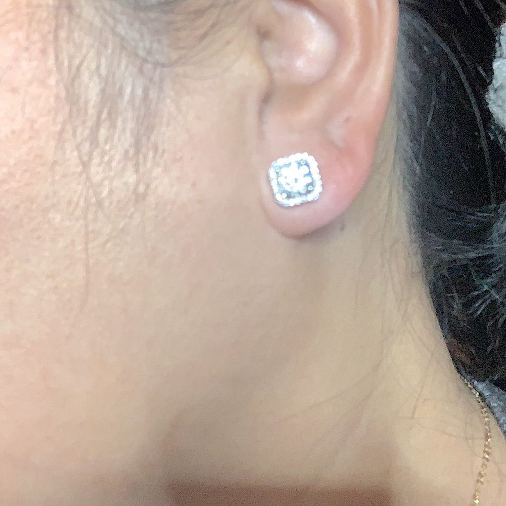 Square halo round brilliant diamond earrings - Picture 3 of 12